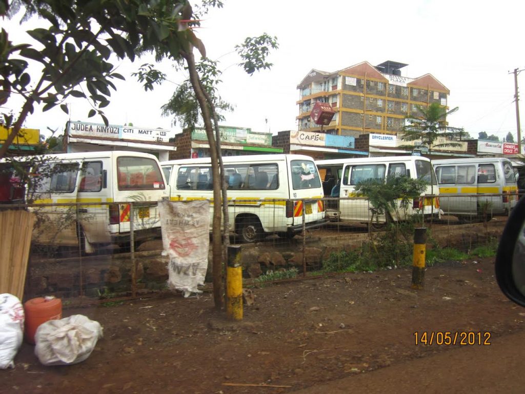 kenya_public_transport_14_seater_vans_vehicles_move_bus
